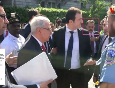 Αποκάλυψη της «The Daily Caller»: «Ο Ερντογάν δίνει εντολή στους φρουρούς του να επιτεθούν σε Κούρδους» (βίντεο) (upd)